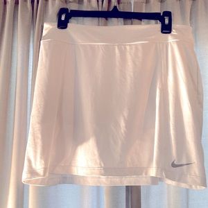 SKORTS! White Nike. Never worn. Pockets. 😁